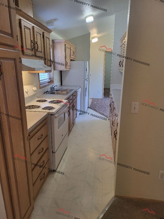 Building Photo - STATUS: AVAILABLE   | R80h | $1595.00