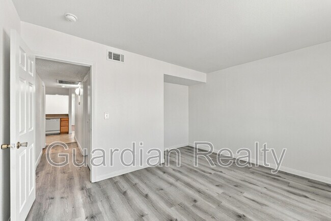Building Photo - 4248 Tara Ave