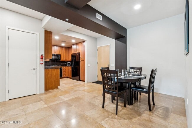 Building Photo - 7161 E Rancho Vista Dr