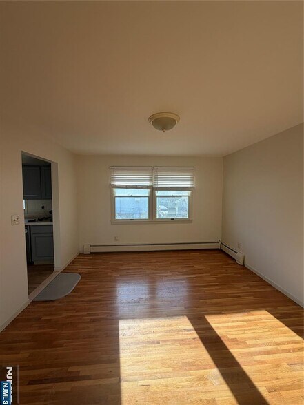 Building Photo - 25 Elm Ave