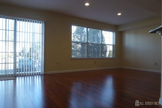 Building Photo - 601 Hampshire Dr