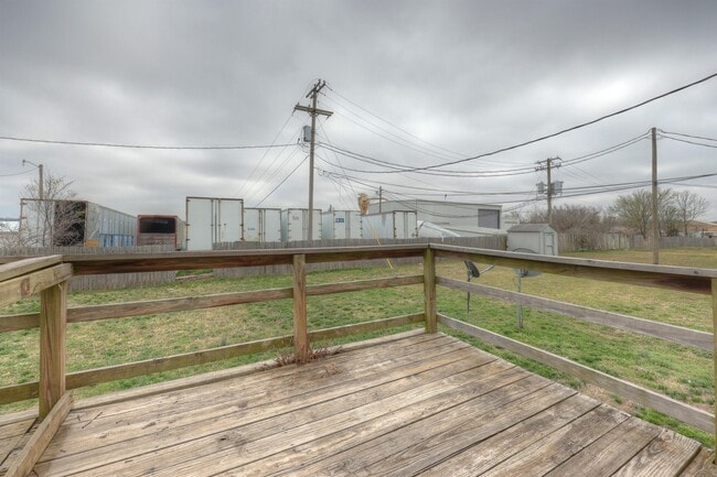 Building Photo - 627b S Walker St