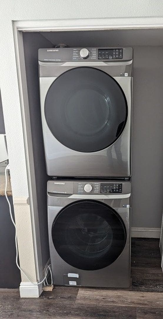 Building Photo - 2 bedroom, 1.5 bathroom Townhome in El Cajon