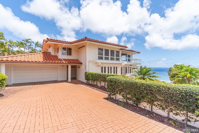 Building Photo - PARTIALLY FURNISHED 3BR 3.5BA in HAWAII LO...