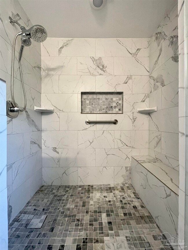 Building Photo - 5864 Tanglewood Dr