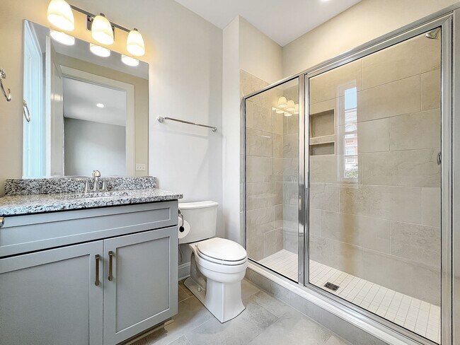Building Photo - Stunning Luxury Townhome with Elevator in ...