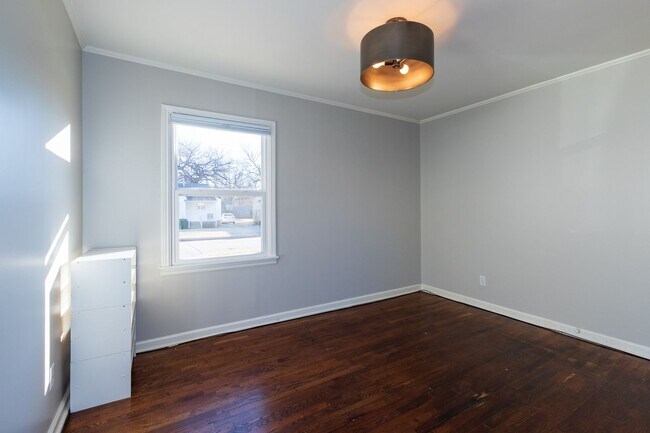 Building Photo - Beautiful Brookside duplex unit - NO PETS