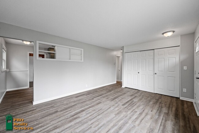 Building Photo - Recently Remodeled 2 Bedroom Home