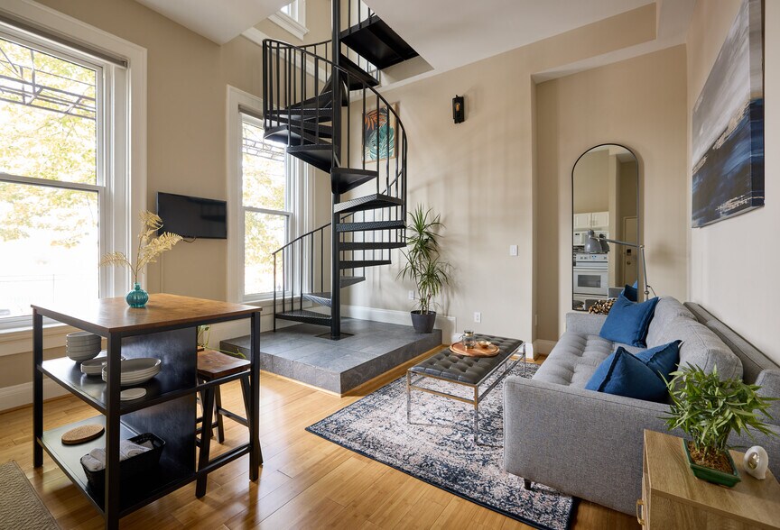 Building Photo - 440 Hopkins St