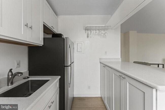 Building Photo - 1260 21st St NW