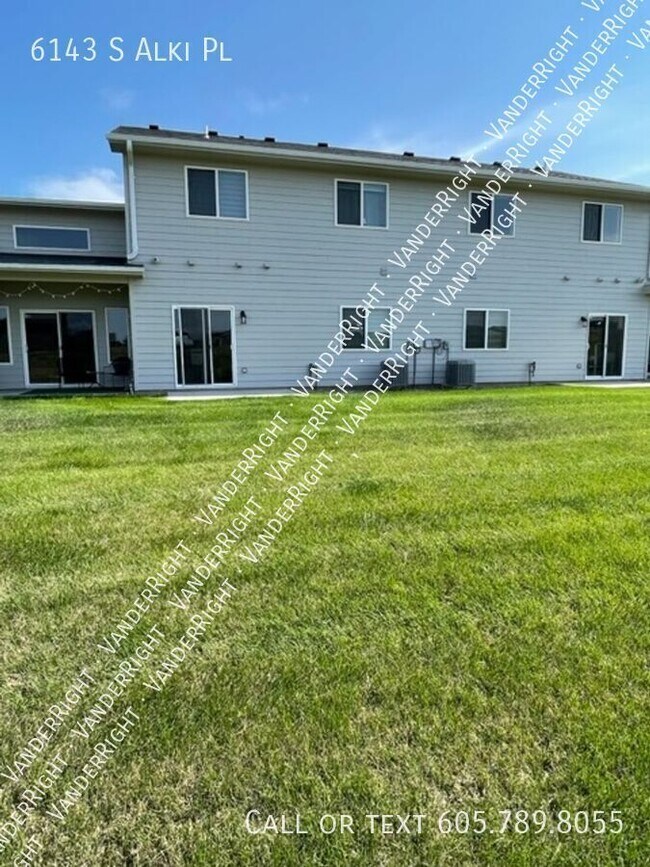 Building Photo - 6143 S Alki Pl
