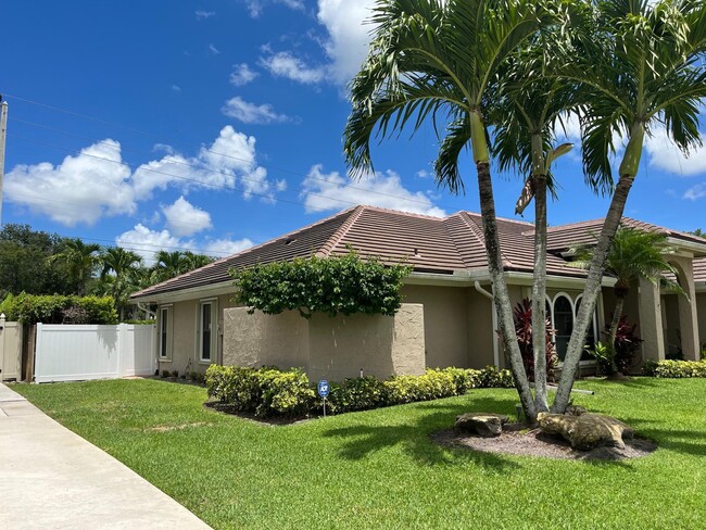 Building Photo - 1250 Barnstaple Cir