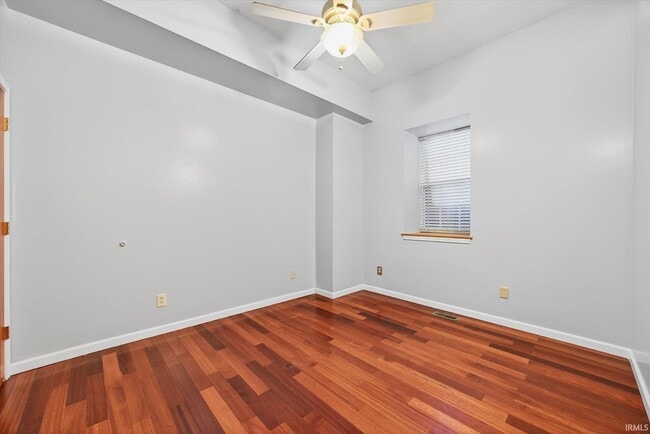 Building Photo - 2 bed, 2 bath Downtown Bloomington