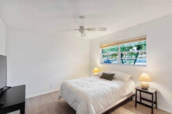 Building Photo - 20 Abbey Ln