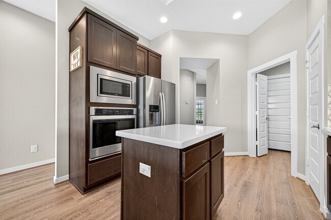 Building Photo - 28307 Hannahs Harbor Ln