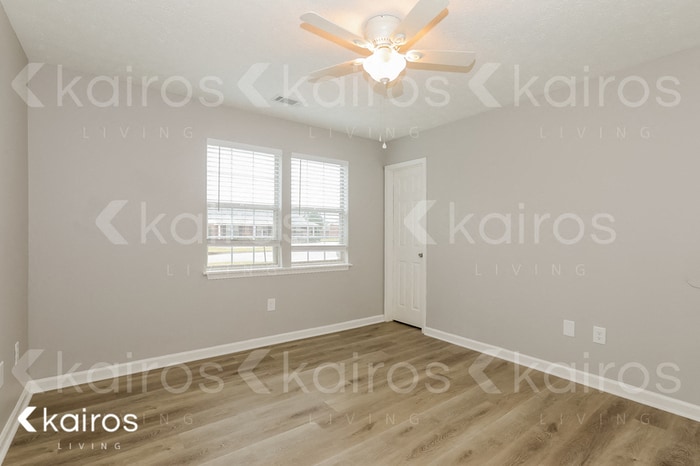 Building Photo - 415 Deer Park Dr