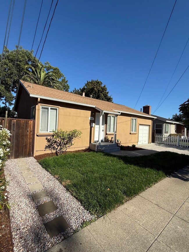 Primary Photo - Updated Redwood City Home! New Bath, Fresh...
