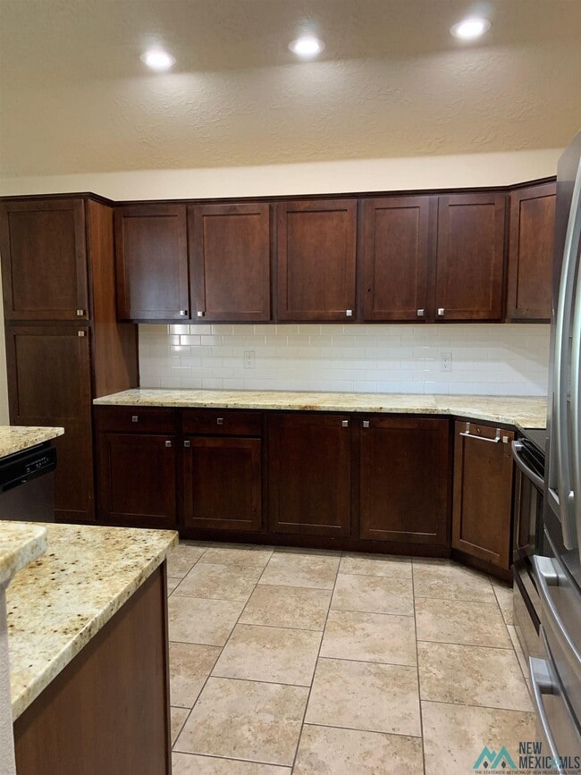 Building Photo - 116 Mariposa Dr