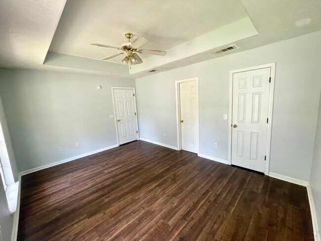 Building Photo - 3/2 For Rent in Brandon 047!