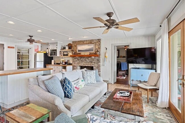 Building Photo - 333 Jim Crittendon Rd