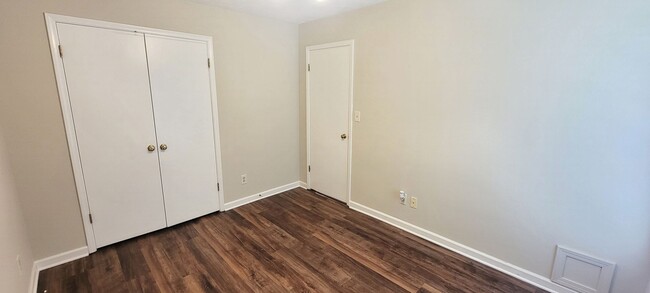 Building Photo - Adorable 2-bedroom, 2-bathroom Townhome wi...