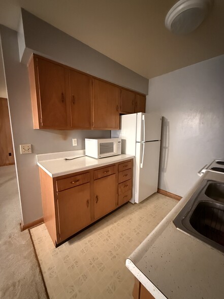 Building Photo - 1202 Parkway Dr