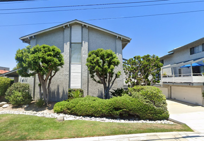 Building Photo - Townhouse For Rent