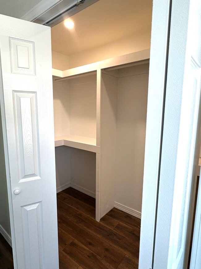 Building Photo - 102 Meadowlark Ave