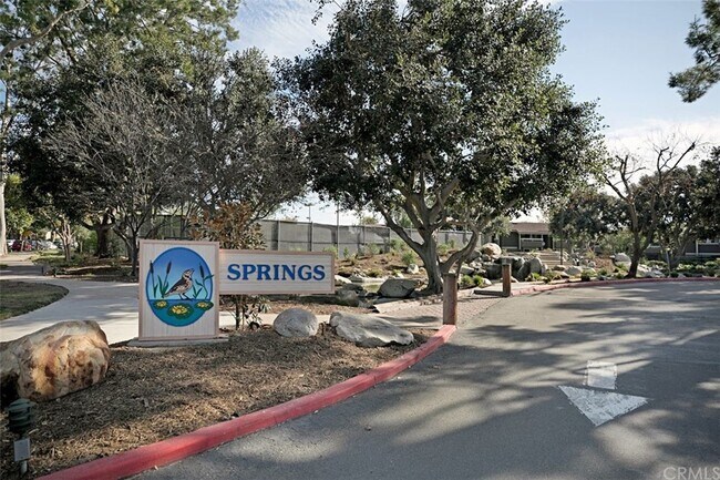 Building Photo - 323 Streamwood-