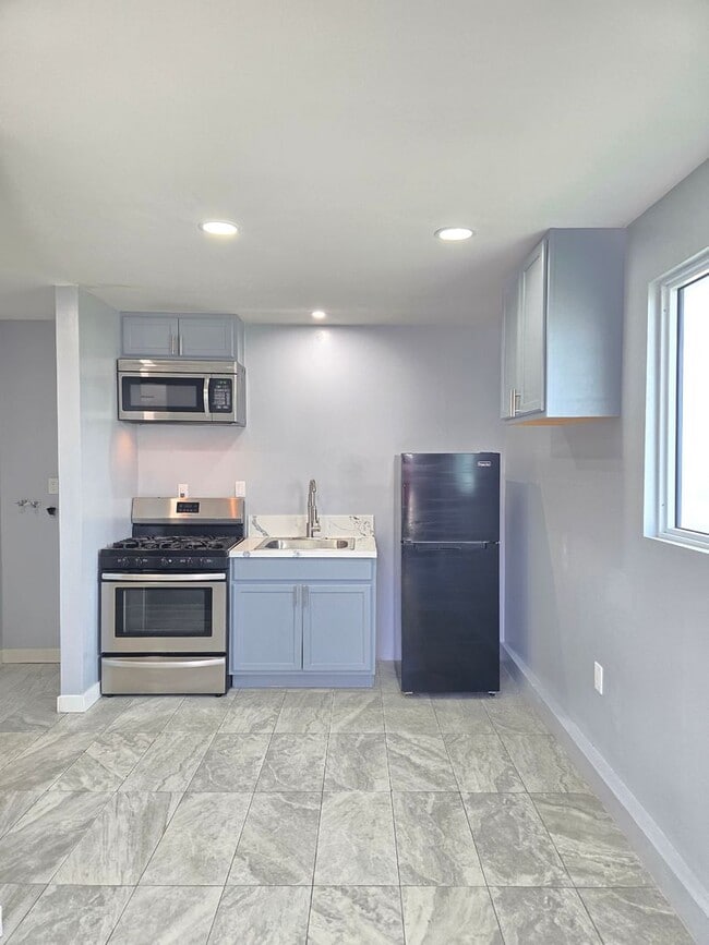 Building Photo - 45114 16th St W