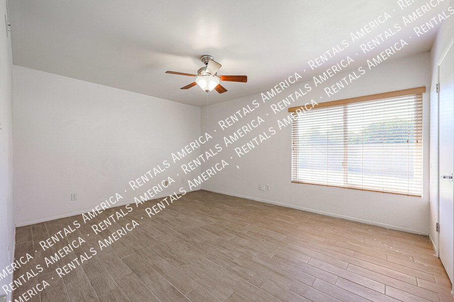 Building Photo - 913 W Jerome Cir