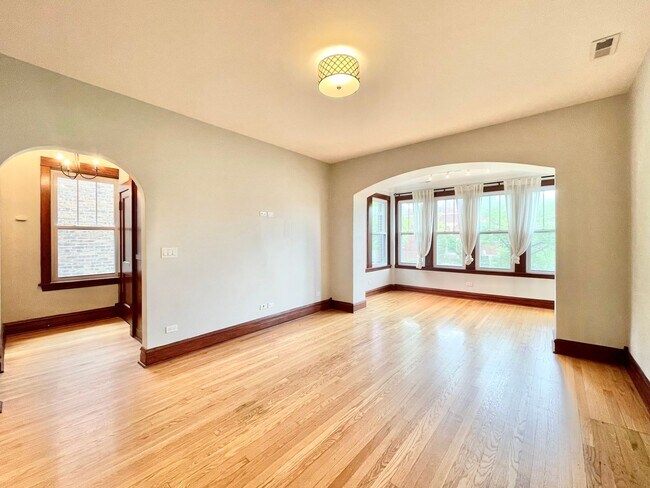 Building Photo - 2652 N Harding Ave