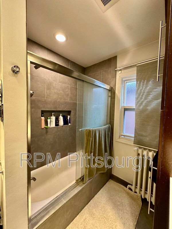 Building Photo - 6526 Rosemoor St