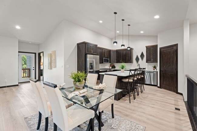 Building Photo - New Townhome For Rent