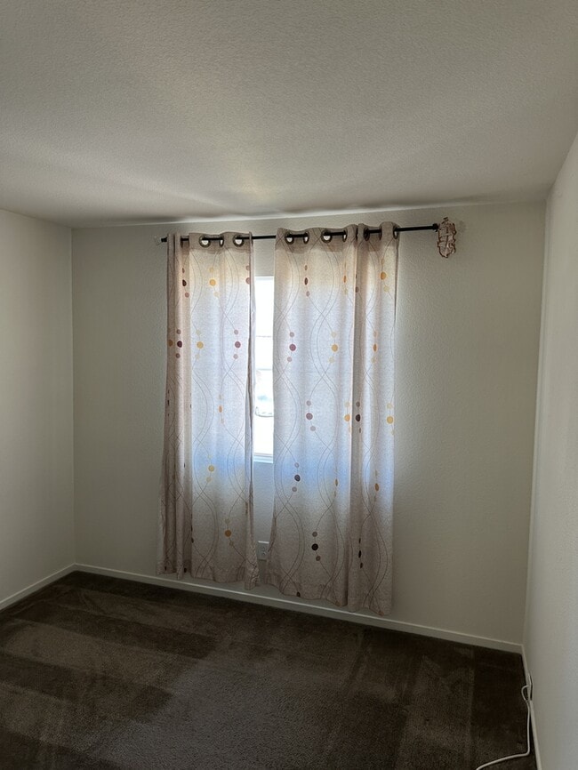 Building Photo - Stockton 4 Bedroom 2.5 Bathroom Home.