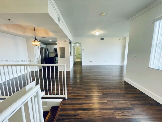 Building Photo - 6560 NW 114th Ave