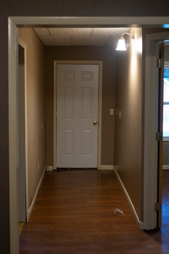 Building Photo - 321 E Washington St