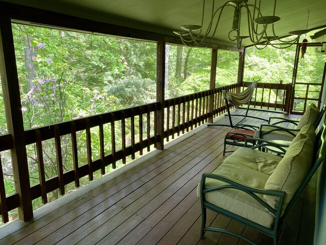 Screened In Balcony - 276 Crooked Creek Ln
