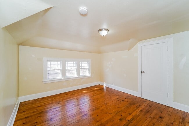 Building Photo - 4668 N 41st St