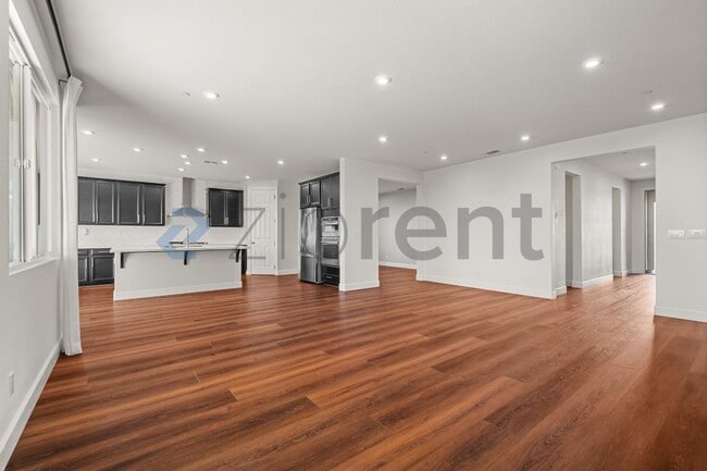 Building Photo - 1465 Blossom Way