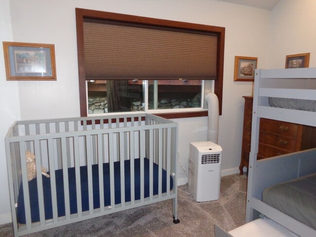 Building Photo - 4 BEDROOM ON KNOLL CIRCLE