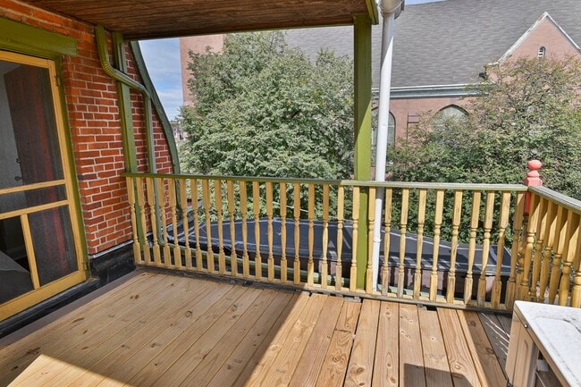 Building Photo - Charming 3 Bedroom on Verbeke St