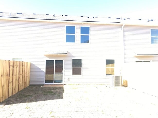 Building Photo - Townhome in Lincoln