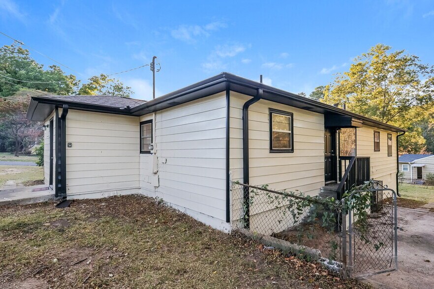 Building Photo - 9601 Red Ln Dr