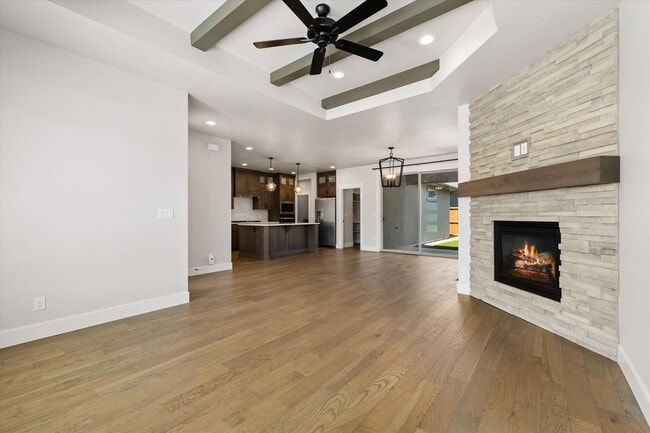 Building Photo - Resort-Style Living in the Prestigious Riv...
