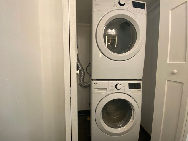 Building Photo - Newly Built 1-Bedroom Lake Como rental wit...