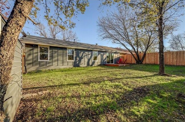 Building Photo - 5204 King Charles Dr