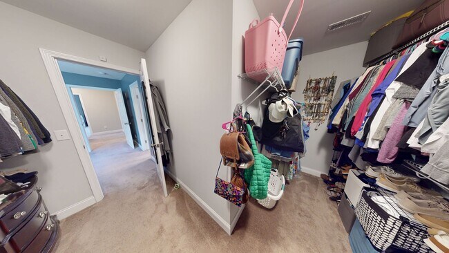 Building Photo - $500 OFF 1st Month's Rent if Leased by 07/...