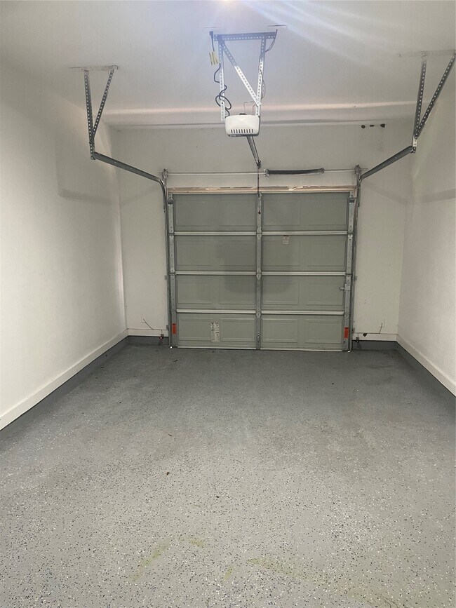 Building Photo - 5314 Longmeadow St