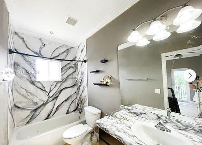 Building Photo - 1102 NW 26th St